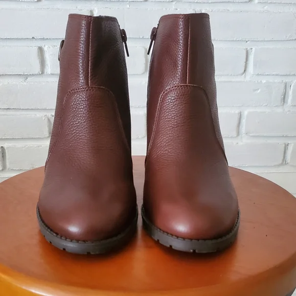 NEW Clarks Verona Gleam Leather Ankle Boots Comfort Collection Size 9.5 - Picture 2 of 10